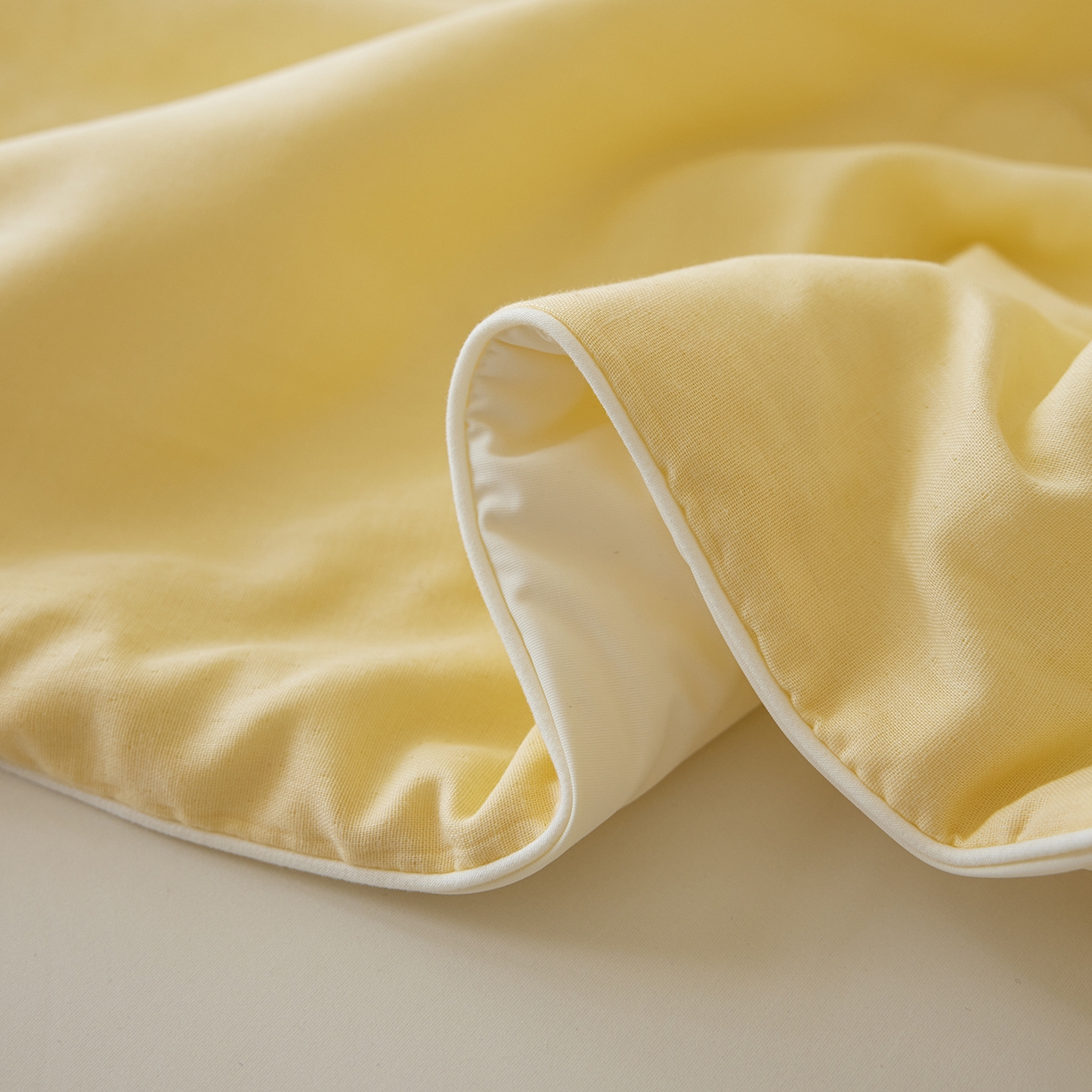 91家纺网 家纺一手货源 找家纺 莱宁被业 2026新款冰纱系列全棉双层纱锦氨凉感丝夏被 凤梨冰纱