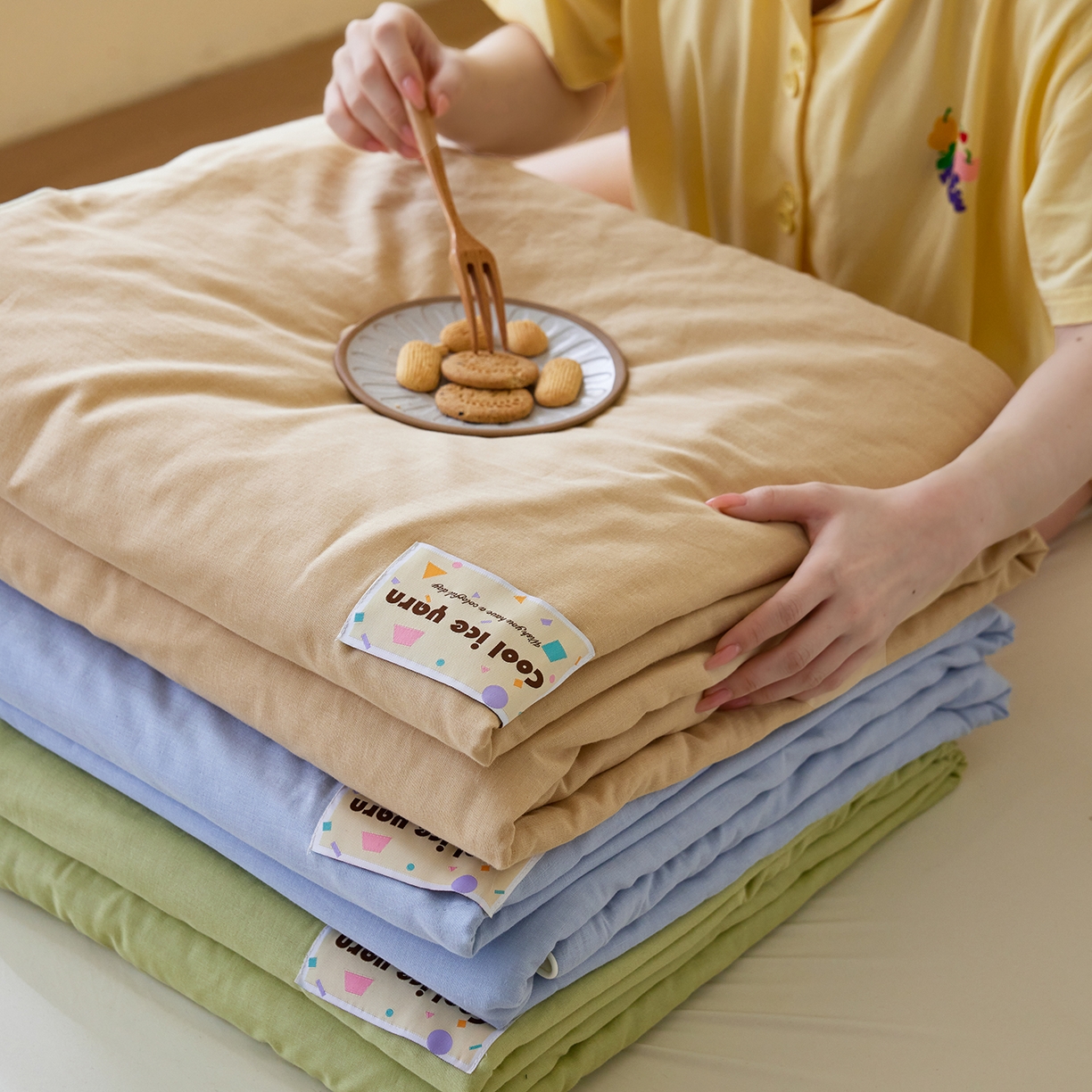 91家纺网 家纺一手货源 找家纺 莱宁被业 2026新款冰纱系列全棉双层纱锦氨凉感丝夏被 组合图