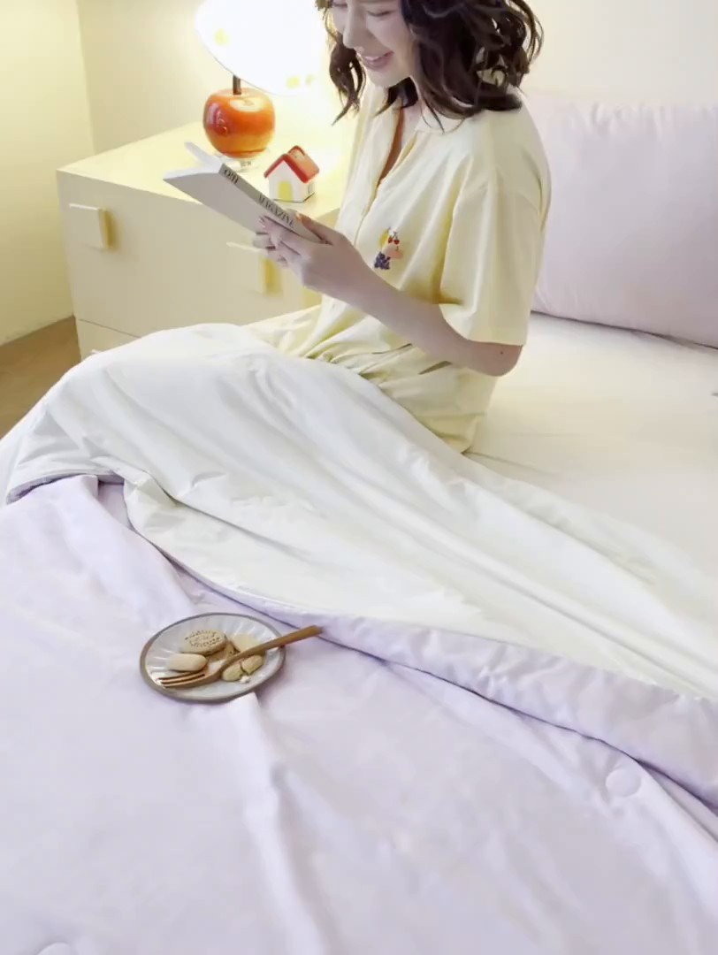 91家纺网 家纺一手货源 找家纺 莱宁被业 2026新款冰纱系列全棉双层纱锦氨凉感丝夏被 芋泥冰纱