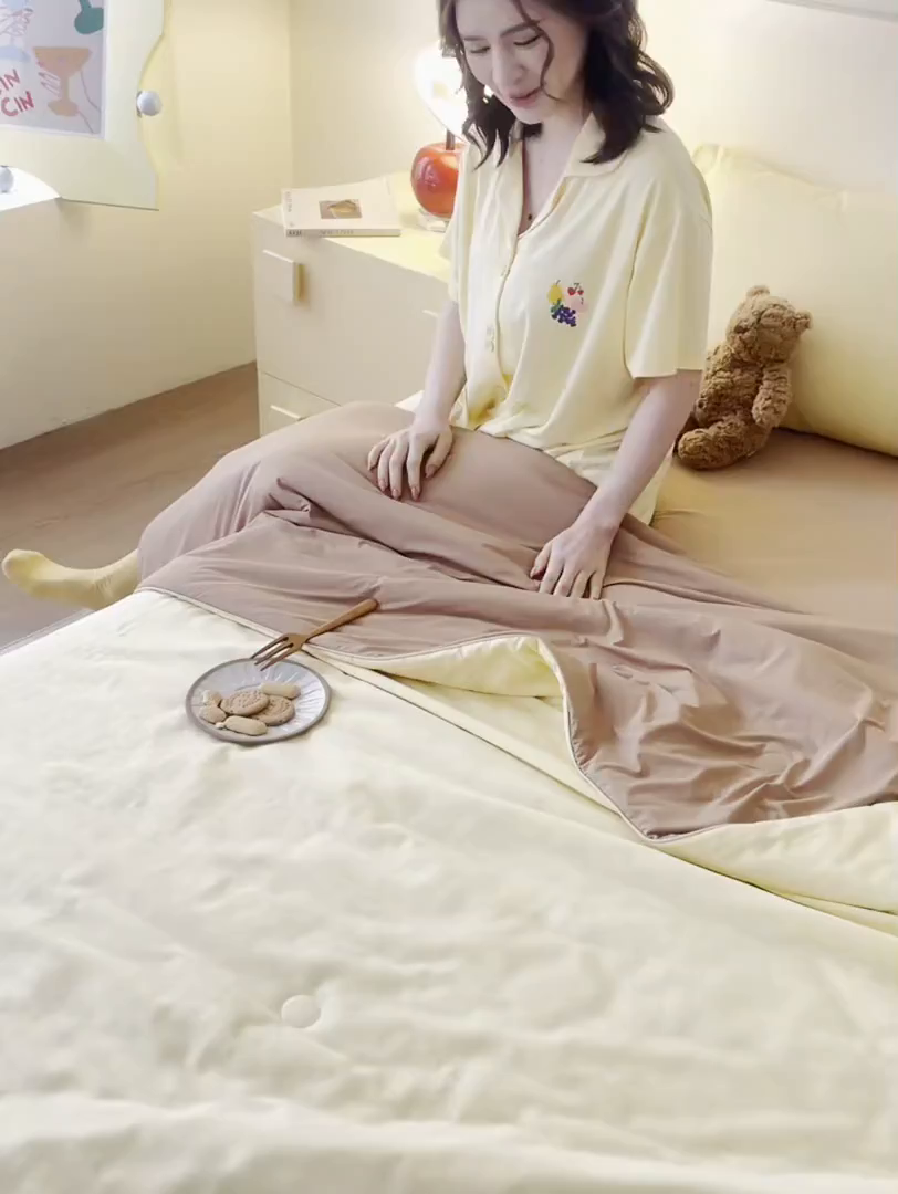 91家纺网 家纺一手货源 找家纺 莱宁被业 2026新款冰纱系列全棉双层纱锦氨凉感丝夏被 芒果可露丽