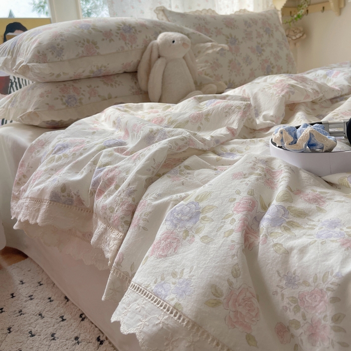 91家纺网 家纺一手货源 找家纺 爱彼家纺 2026夏季新款镂空花边水洗棉夏被夏凉被空调被清洗碎花风 镂空夏被-鲜花怒放