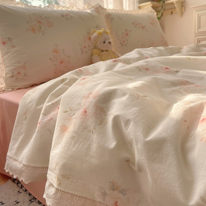 91家纺网 家纺一手货源 找家纺 爱彼家纺 2026夏季新款镂空花边水洗棉夏被夏凉被空调被清洗碎花风 镂空夏被-夏日风情