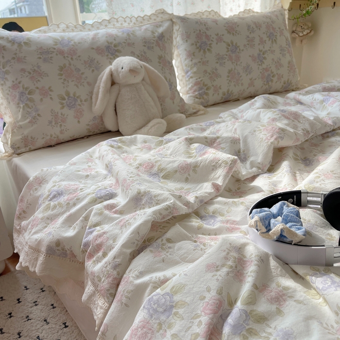 91家纺网 家纺一手货源 找家纺 爱彼家纺 2026夏季新款镂空花边水洗棉夏被夏凉被空调被清洗碎花风 镂空夏被-鲜花怒放