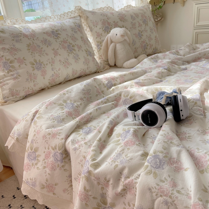 91家纺网 家纺一手货源 找家纺 爱彼家纺 2026夏季新款镂空花边水洗棉夏被夏凉被空调被清洗碎花风 镂空夏被-鲜花怒放