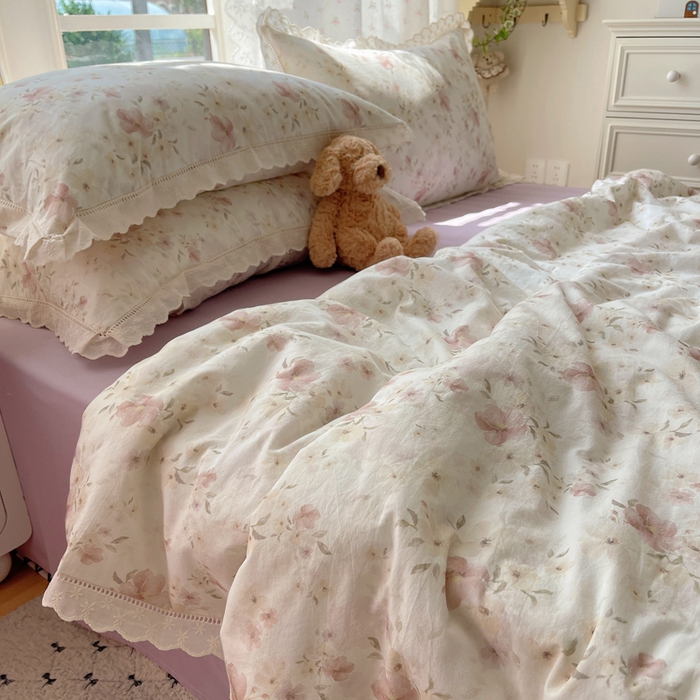 91家纺网 家纺一手货源 找家纺 爱彼家纺 2026夏季新款镂空花边水洗棉夏被夏凉被空调被清洗碎花风 镂空夏被-露红烟紫