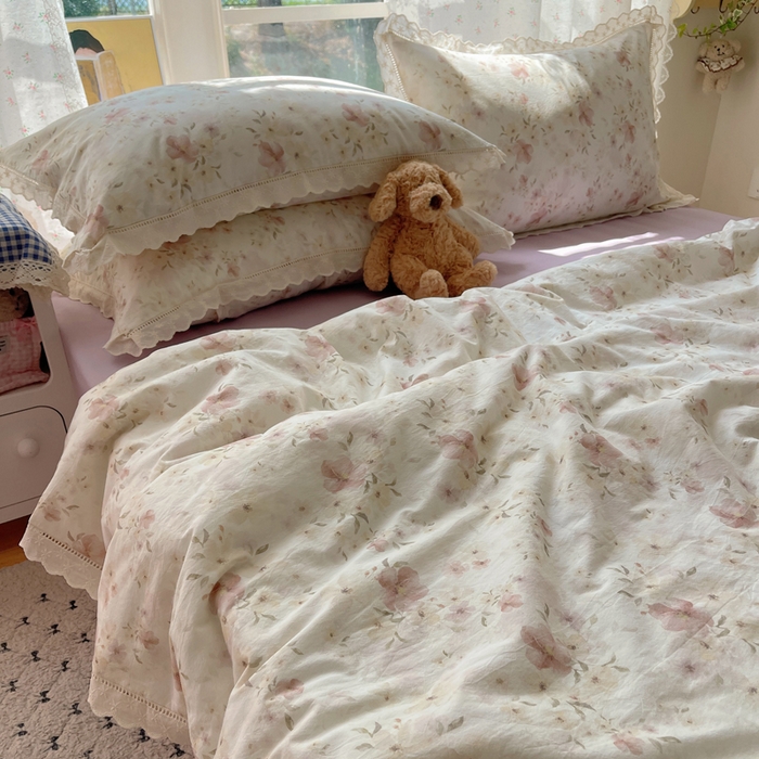 91家纺网 家纺一手货源 找家纺 爱彼家纺 2026夏季新款镂空花边水洗棉夏被夏凉被空调被清洗碎花风 镂空夏被-露红烟紫