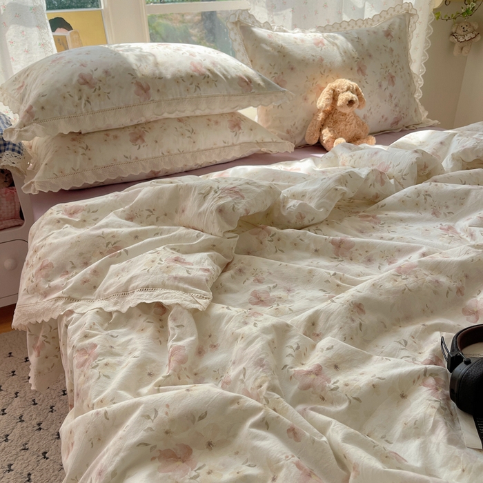 91家纺网 家纺一手货源 找家纺 爱彼家纺 2026夏季新款镂空花边水洗棉夏被夏凉被空调被清洗碎花风 镂空夏被-露红烟紫