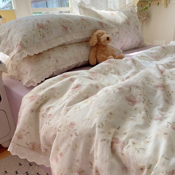 91家纺网 家纺一手货源 找家纺 爱彼家纺 2026夏季新款镂空花边水洗棉夏被夏凉被空调被清洗碎花风 镂空夏被-露红烟紫