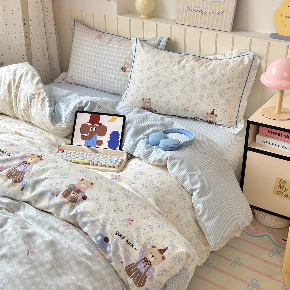 91家纺网 家纺一手货源 找家纺 乐童家纺 2026新款全棉纯棉网红直播爆款吊边＋一字绣工艺款四件套（四） 布偶野餐