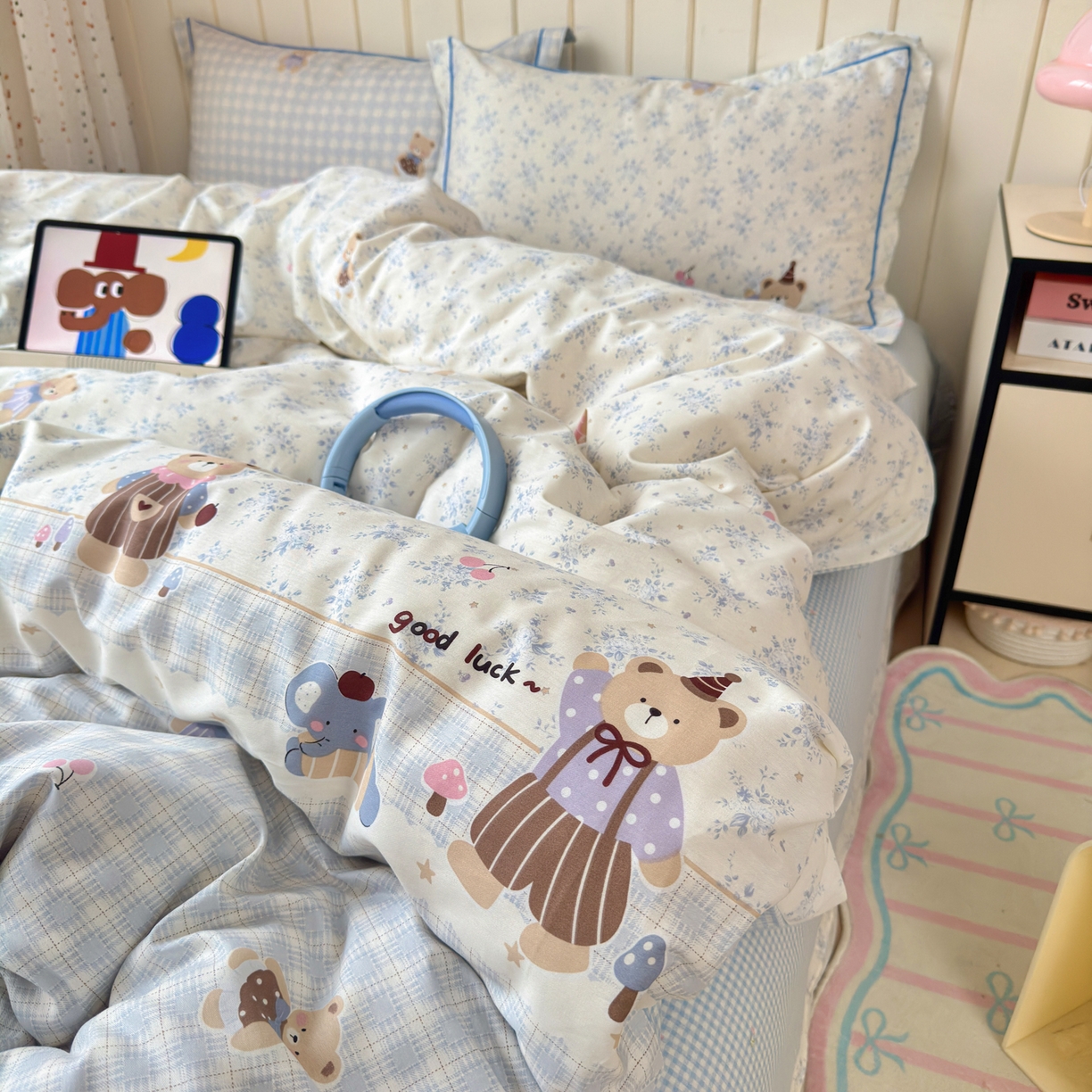 91家纺网 家纺一手货源 找家纺 乐童家纺 2026新款全棉纯棉网红直播爆款吊边＋一字绣工艺款四件套（四） 布偶野餐