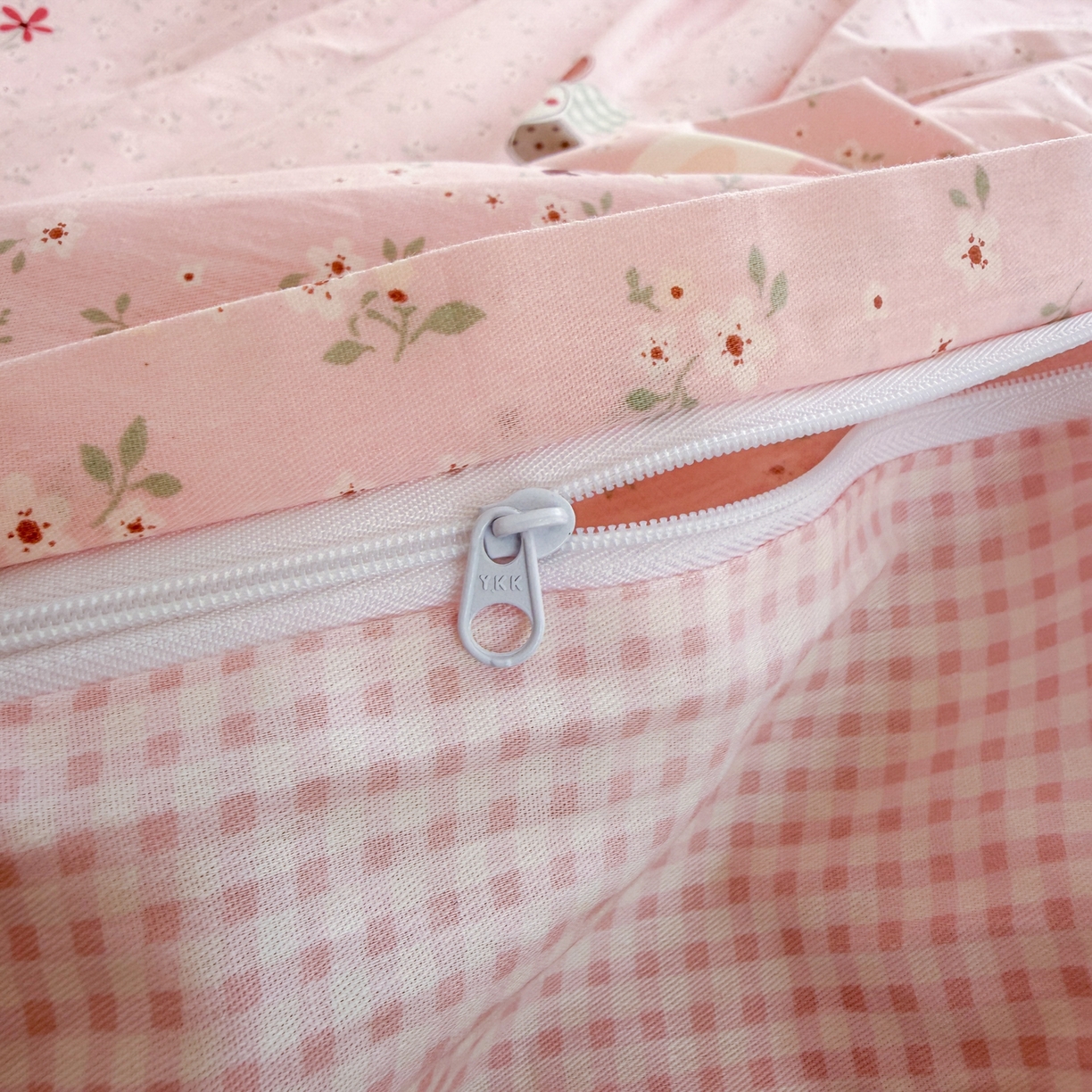 91家纺网 家纺一手货源 找家纺 乐童家纺 2026新款全棉纯棉网红直播爆款吊边＋一字绣工艺款四件套（四） 花田小伙伴 粉