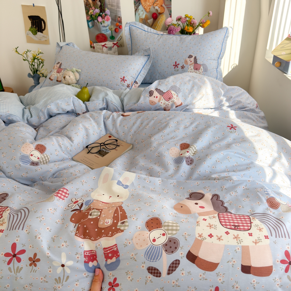 91家纺网 家纺一手货源 找家纺 乐童家纺 2026新款全棉纯棉网红直播爆款吊边＋一字绣工艺款四件套（四） 花田小伙伴 蓝