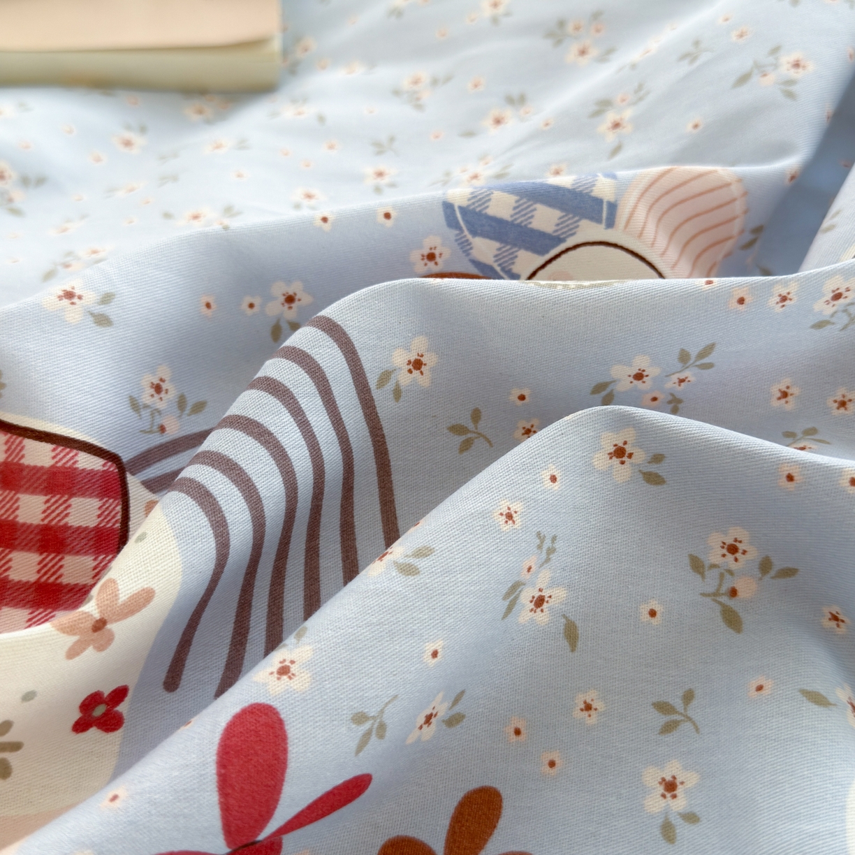 91家纺网 家纺一手货源 找家纺 乐童家纺 2026新款全棉纯棉网红直播爆款吊边＋一字绣工艺款四件套（四） 花田小伙伴 蓝