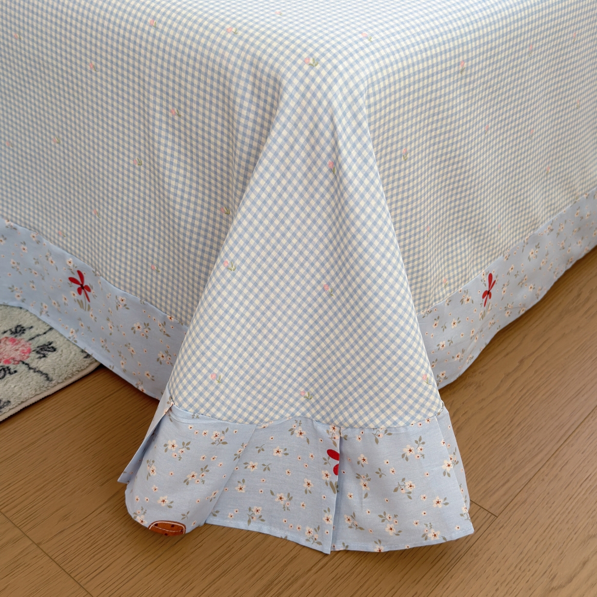 91家纺网 家纺一手货源 找家纺 乐童家纺 2026新款全棉纯棉网红直播爆款吊边＋一字绣工艺款四件套（四） 花田小伙伴 蓝