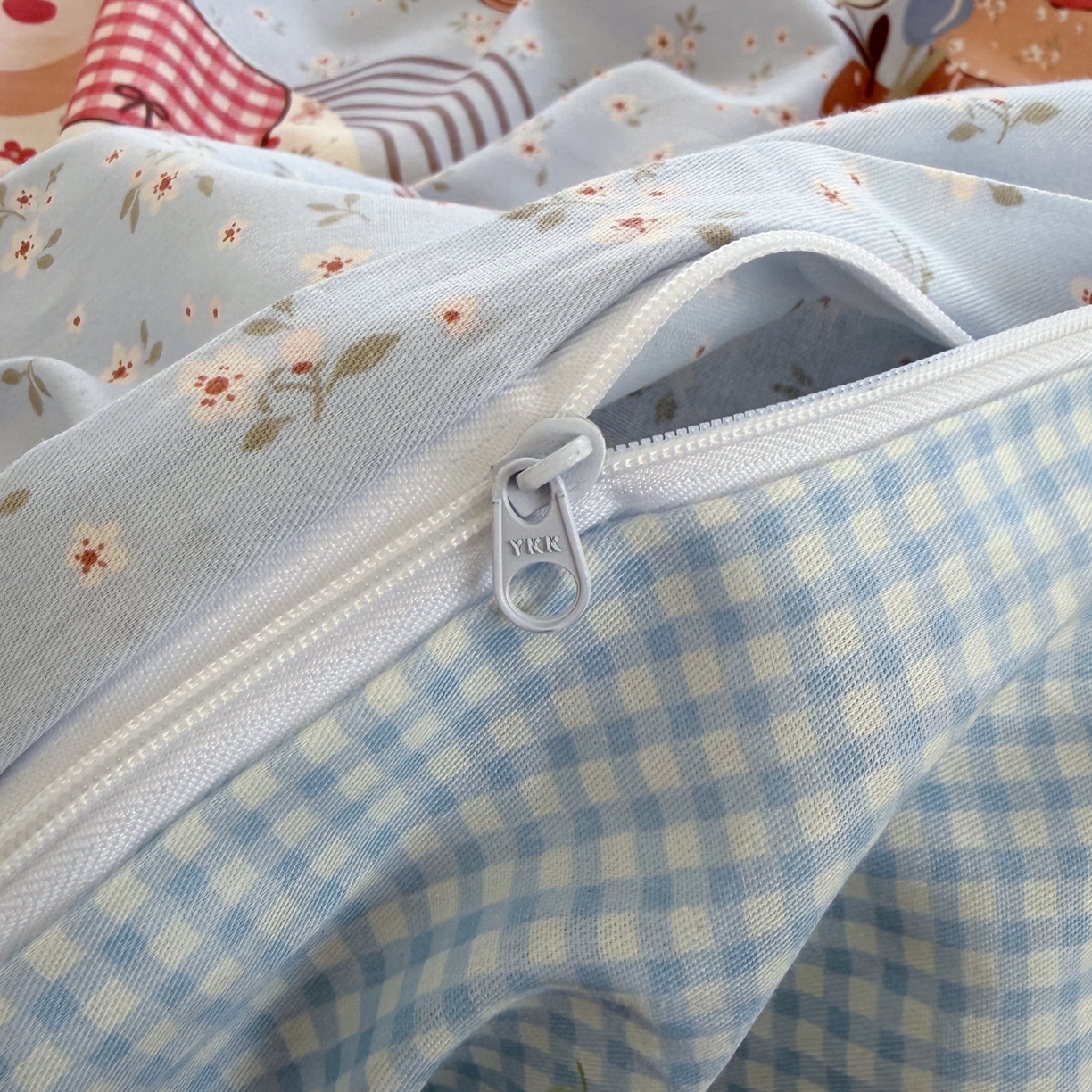 91家纺网 家纺一手货源 找家纺 乐童家纺 2026新款全棉纯棉网红直播爆款吊边＋一字绣工艺款四件套（四） 花田小伙伴 蓝