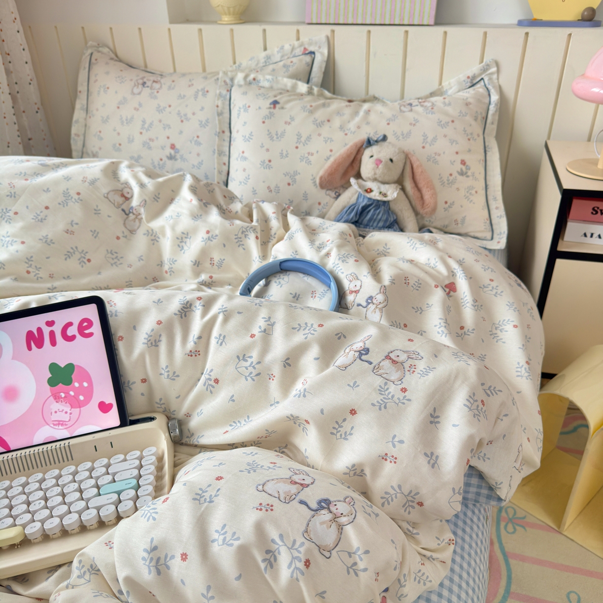 91家纺网 家纺一手货源 找家纺 乐童家纺 2026新款全棉纯棉网红直播爆款吊边＋一字绣工艺款四件套（四） 觅时光-兰