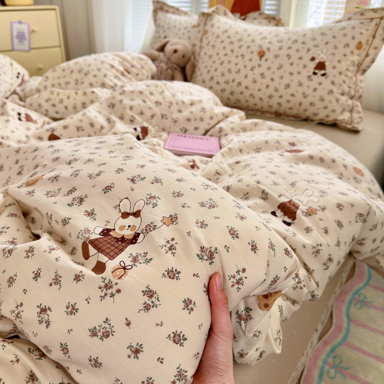 91家纺网 家纺一手货源 找家纺 乐童家纺 2026新款全棉纯棉网红直播爆款吊边＋一字绣工艺款四件套（四） 南瓜甜心