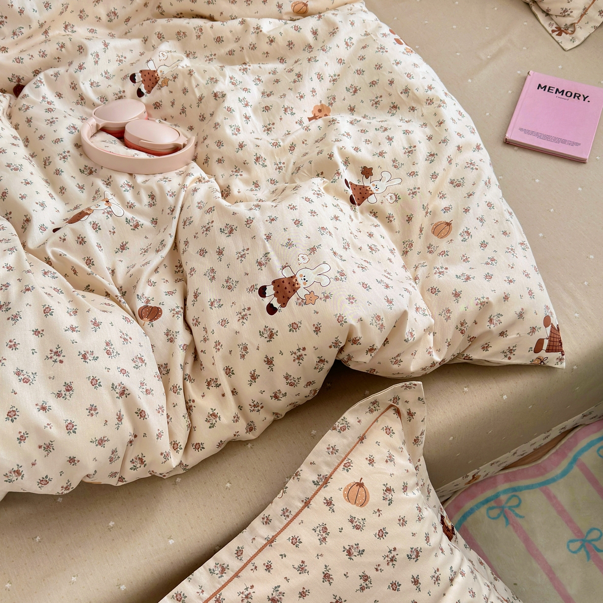 91家纺网 家纺一手货源 找家纺 乐童家纺 2026新款全棉纯棉网红直播爆款吊边＋一字绣工艺款四件套（四） 南瓜甜心