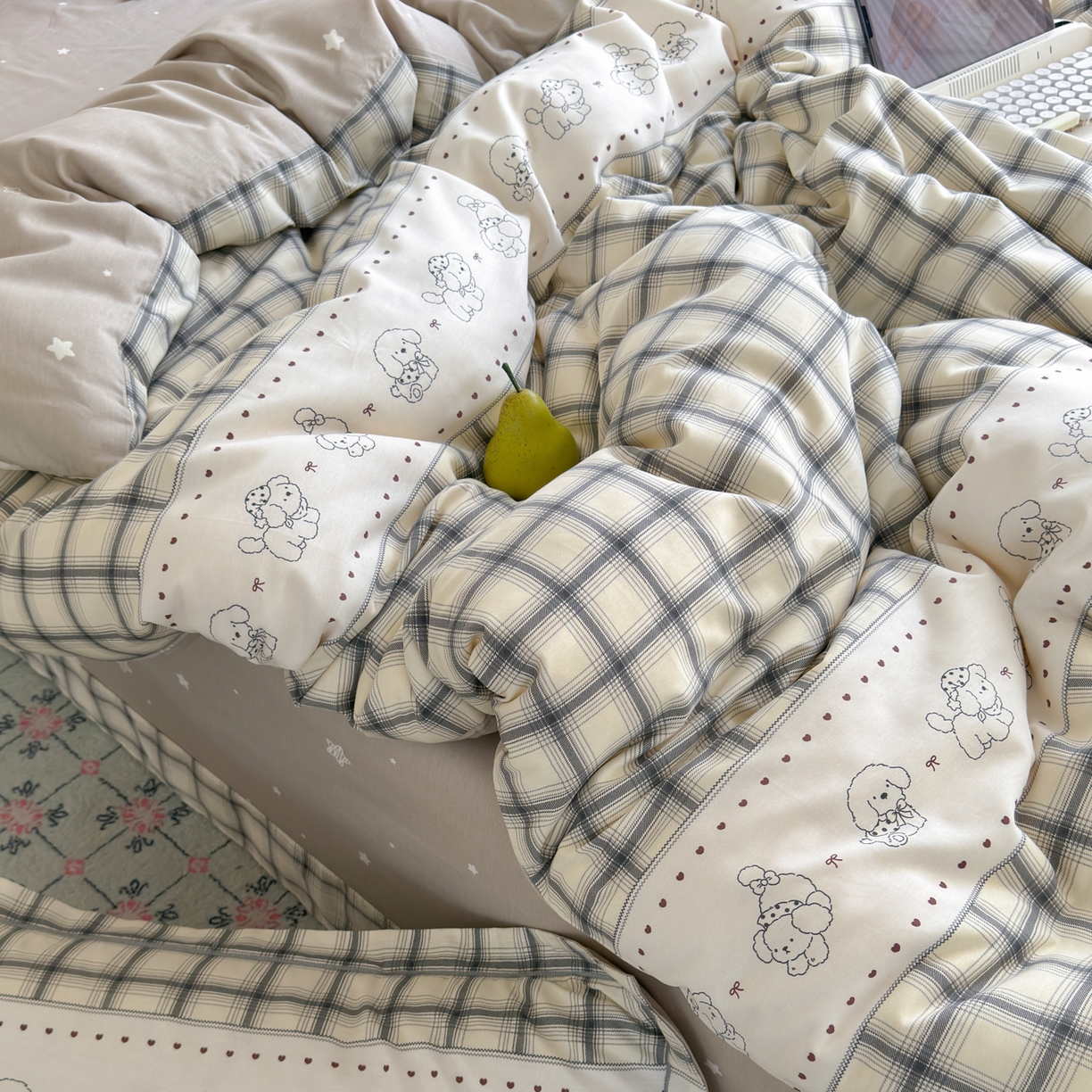 91家纺网 家纺一手货源 找家纺 乐童家纺 2026新款全棉纯棉网红直播爆款吊边＋一字绣工艺款四件套（四） 暖萌汪汪