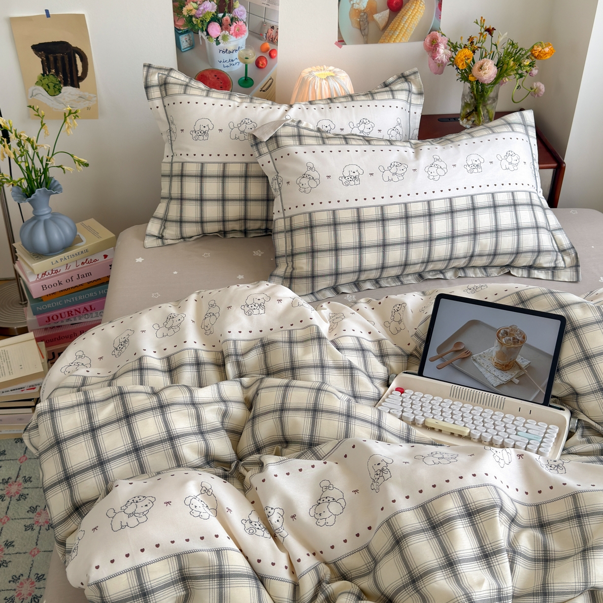 91家纺网 家纺一手货源 找家纺 乐童家纺 2026新款全棉纯棉网红直播爆款吊边＋一字绣工艺款四件套（四） 暖萌汪汪