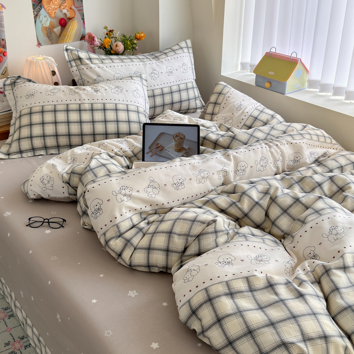 91家纺网 家纺一手货源 找家纺 乐童家纺 2026新款全棉纯棉网红直播爆款吊边＋一字绣工艺款四件套（四） 暖萌汪汪