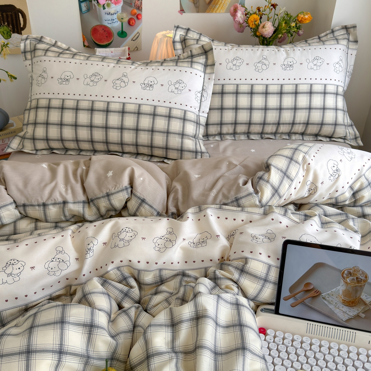 91家纺网 家纺一手货源 找家纺 乐童家纺 2026新款全棉纯棉网红直播爆款吊边＋一字绣工艺款四件套（四） 暖萌汪汪