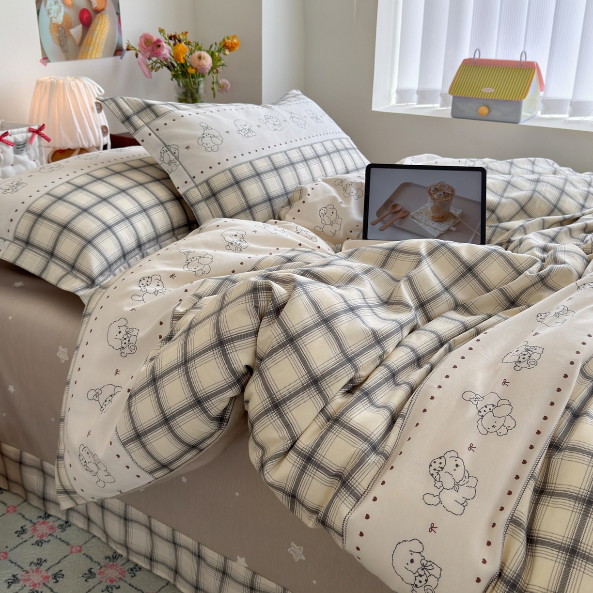 91家纺网 家纺一手货源 找家纺 乐童家纺 2026新款全棉纯棉网红直播爆款吊边＋一字绣工艺款四件套（四） 暖萌汪汪