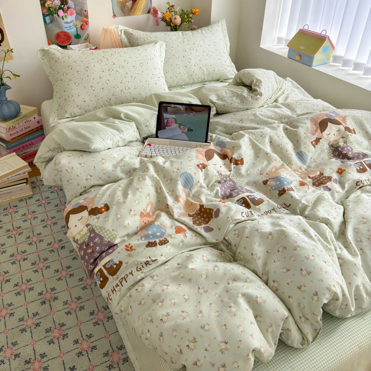 91家纺网 家纺一手货源 找家纺 乐童家纺 2026新款全棉纯棉网红直播爆款吊边＋一字绣工艺款四件套（四） 田园布偶记-绿