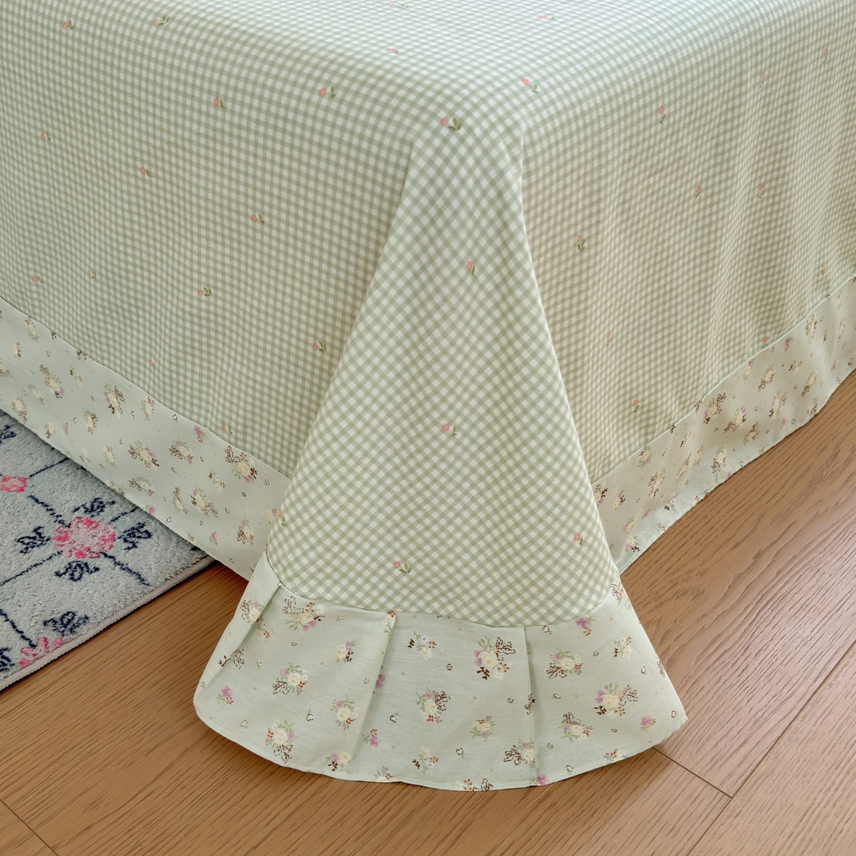 91家纺网 家纺一手货源 找家纺 乐童家纺 2026新款全棉纯棉网红直播爆款吊边＋一字绣工艺款四件套（四） 田园布偶记-绿