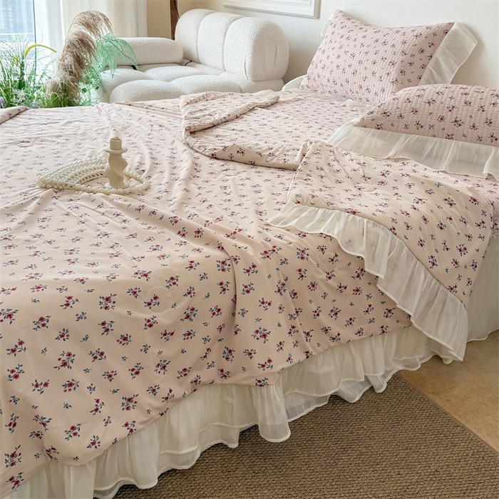 91家纺网 家纺一手货源 找家纺 吾欢心 2026新款法式花边凉感丝夏凉被空调被夏被可机洗 素锦花影