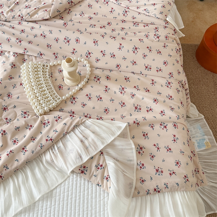 91家纺网 家纺一手货源 找家纺 吾欢心 2026新款法式花边凉感丝夏凉被空调被夏被可机洗 素锦花影
