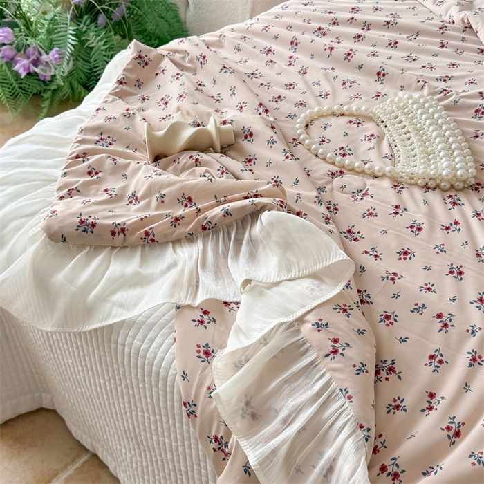 91家纺网 家纺一手货源 找家纺 吾欢心 2026新款法式花边凉感丝夏凉被空调被夏被可机洗 素锦花影