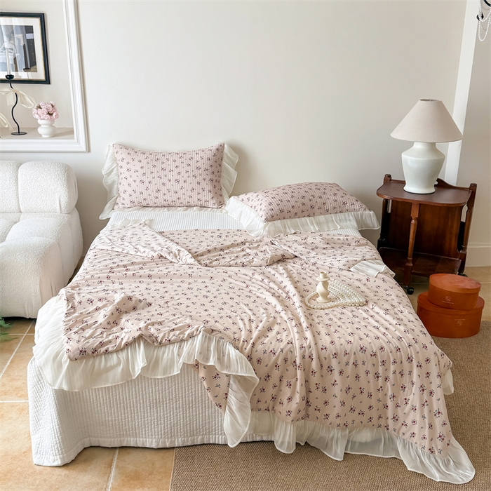 91家纺网 家纺一手货源 找家纺 吾欢心 2026新款法式花边凉感丝夏凉被空调被夏被可机洗 素锦花影