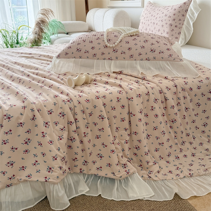 91家纺网 家纺一手货源 找家纺 吾欢心 2026新款法式花边凉感丝夏凉被空调被夏被可机洗 素锦花影