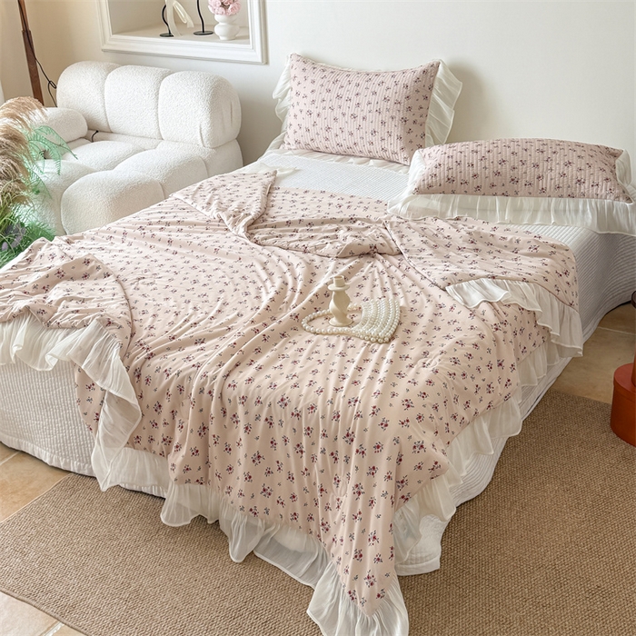 91家纺网 家纺一手货源 找家纺 吾欢心 2026新款法式花边凉感丝夏凉被空调被夏被可机洗 素锦花影