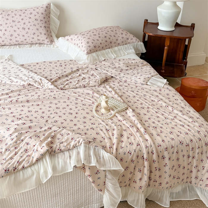 91家纺网 家纺一手货源 找家纺 吾欢心 2026新款法式花边凉感丝夏凉被空调被夏被可机洗 素锦花影