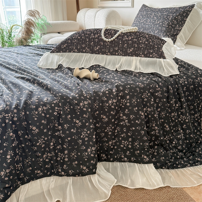 91家纺网 家纺一手货源 找家纺 吾欢心 2026新款法式花边凉感丝夏凉被空调被夏被可机洗 漫花轻语