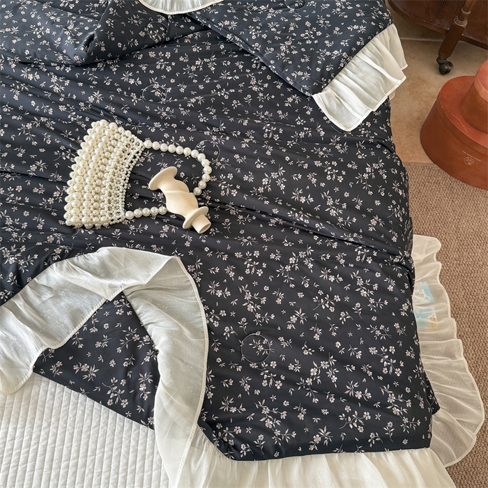 91家纺网 家纺一手货源 找家纺 吾欢心 2026新款法式花边凉感丝夏凉被空调被夏被可机洗 漫花轻语