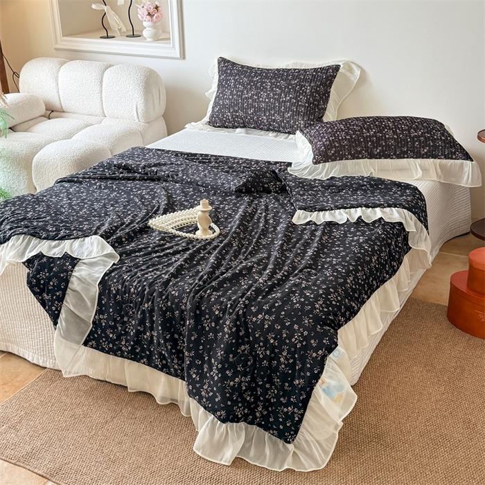 91家纺网 家纺一手货源 找家纺 吾欢心 2026新款法式花边凉感丝夏凉被空调被夏被可机洗 漫花轻语