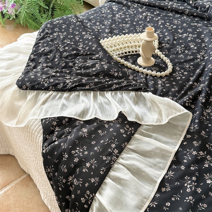 91家纺网 家纺一手货源 找家纺 吾欢心 2026新款法式花边凉感丝夏凉被空调被夏被可机洗 漫花轻语