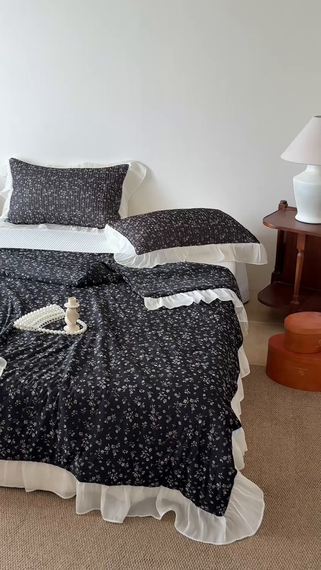 91家纺网 家纺一手货源 找家纺 吾欢心 2026新款法式花边凉感丝夏凉被空调被夏被可机洗 漫花轻语