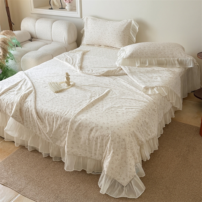 91家纺网 家纺一手货源 找家纺 吾欢心 2026新款法式花边凉感丝夏凉被空调被夏被可机洗 浅雾繁花