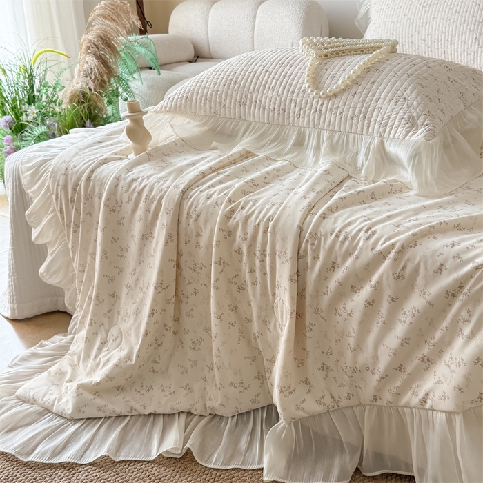 91家纺网 家纺一手货源 找家纺 吾欢心 2026新款法式花边凉感丝夏凉被空调被夏被可机洗 浅雾繁花