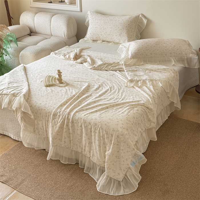 91家纺网 家纺一手货源 找家纺 吾欢心 2026新款法式花边凉感丝夏凉被空调被夏被可机洗 浅雾繁花