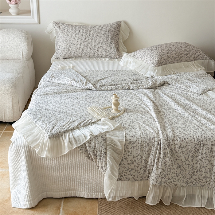 91家纺网 家纺一手货源 找家纺 吾欢心 2026新款法式花边凉感丝夏凉被空调被夏被可机洗 轻奢漫朵