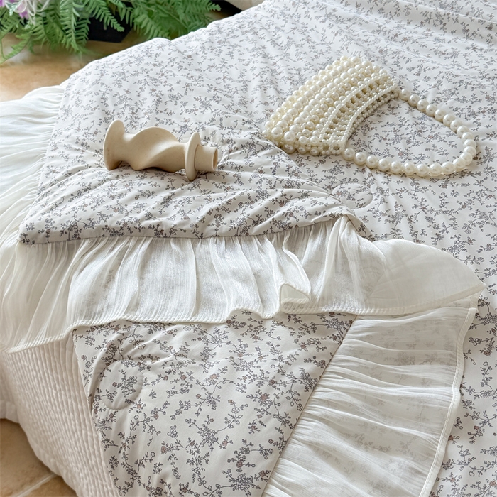 91家纺网 家纺一手货源 找家纺 吾欢心 2026新款法式花边凉感丝夏凉被空调被夏被可机洗 轻奢漫朵