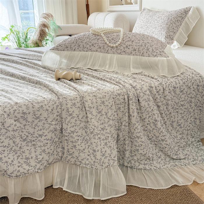 91家纺网 家纺一手货源 找家纺 吾欢心 2026新款法式花边凉感丝夏凉被空调被夏被可机洗 轻奢漫朵