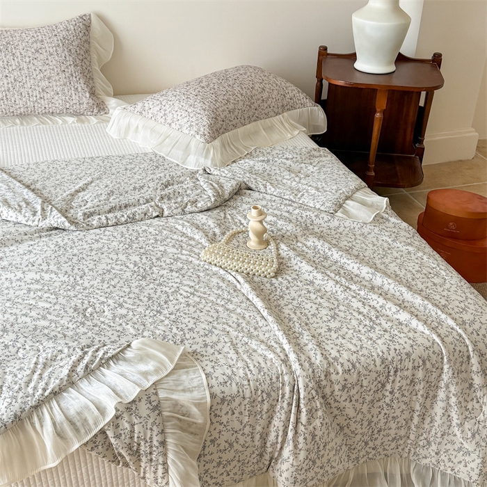 91家纺网 家纺一手货源 找家纺 吾欢心 2026新款法式花边凉感丝夏凉被空调被夏被可机洗 轻奢漫朵