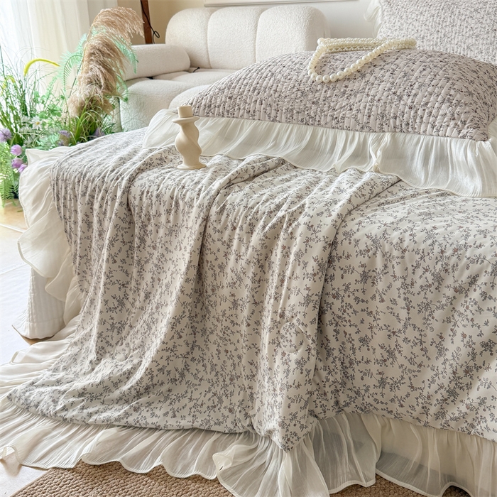 91家纺网 家纺一手货源 找家纺 吾欢心 2026新款法式花边凉感丝夏凉被空调被夏被可机洗 轻奢漫朵