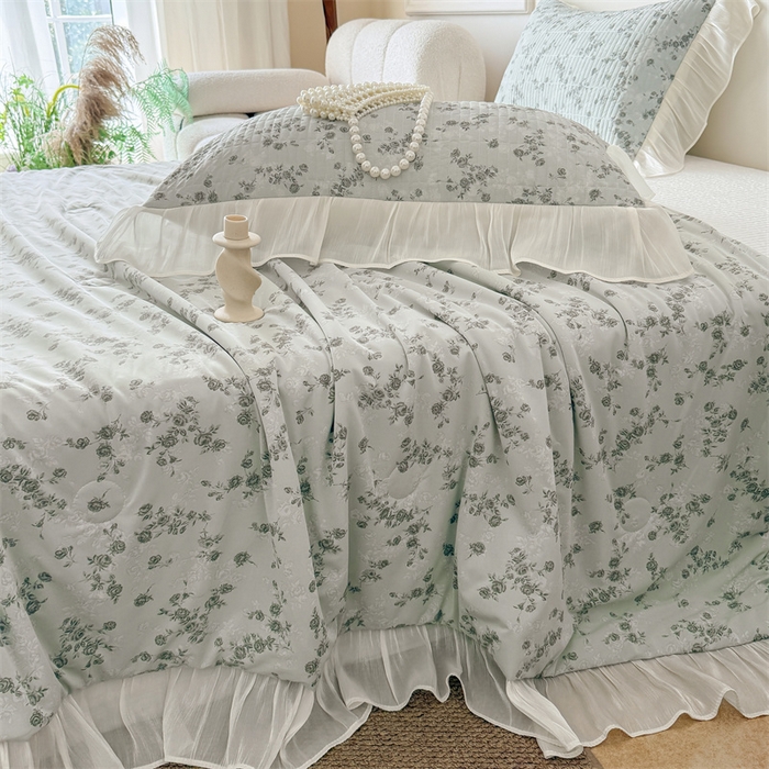 91家纺网 家纺一手货源 找家纺 吾欢心 2026新款法式花边凉感丝夏凉被空调被夏被可机洗 清蔓雅序